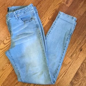 Women’s Super Stretchy Skinny Jeans